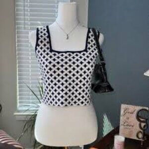 Bebe Fitted Black and White Diamond Pattern Crop Tank Top sz Small NWT